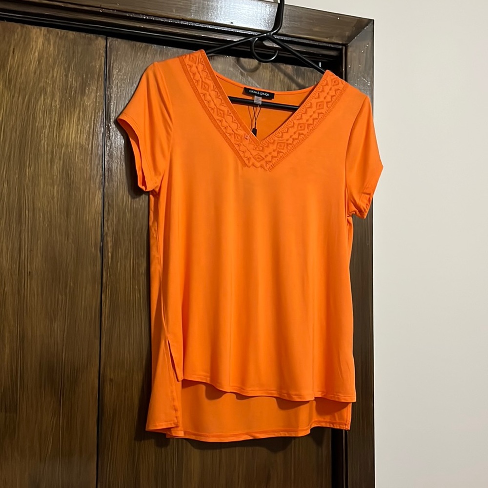 Orange t-shirt with embroidered design